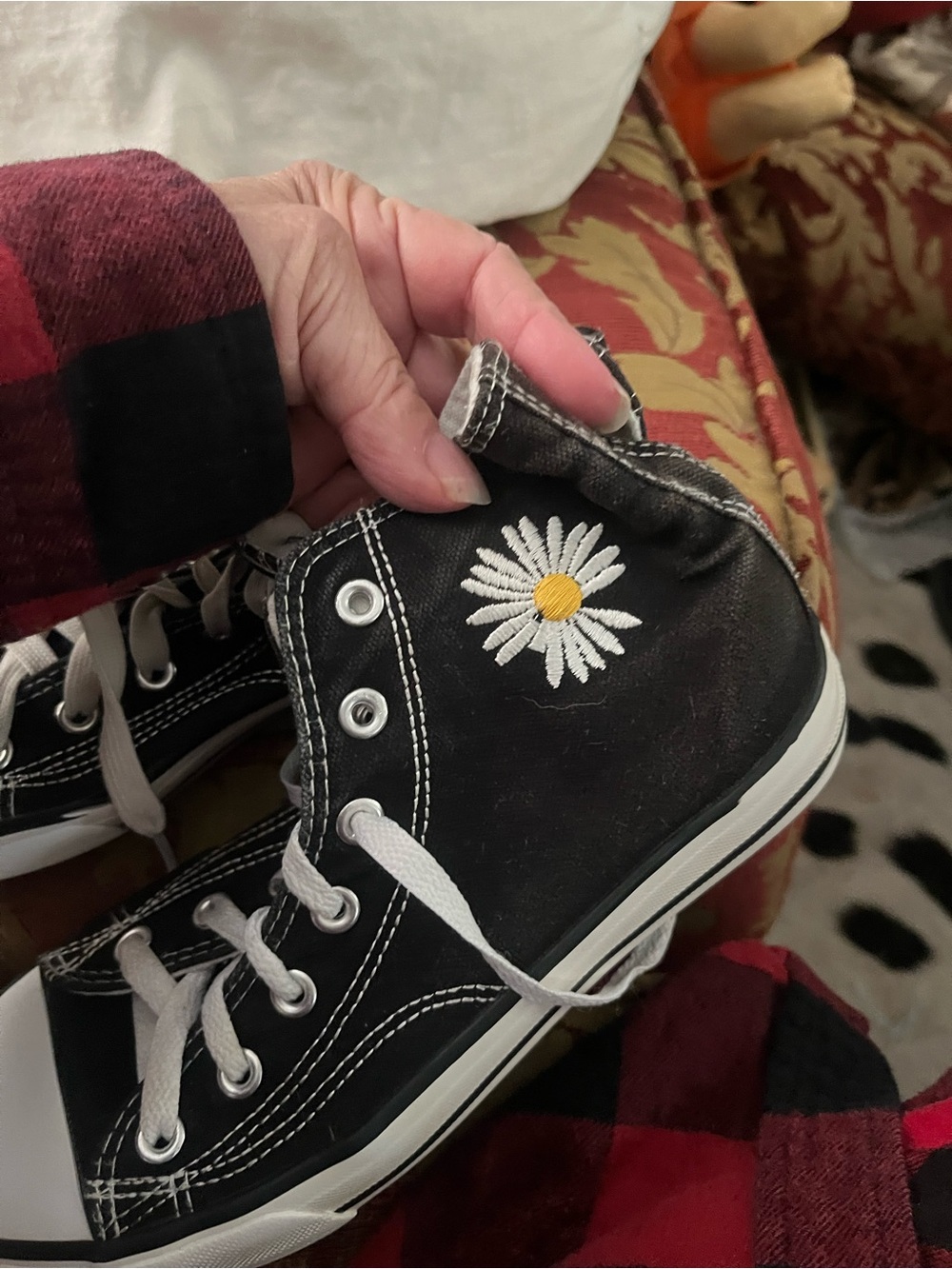 Black High-Top Kids Sneakers with Embroidered White Daisy